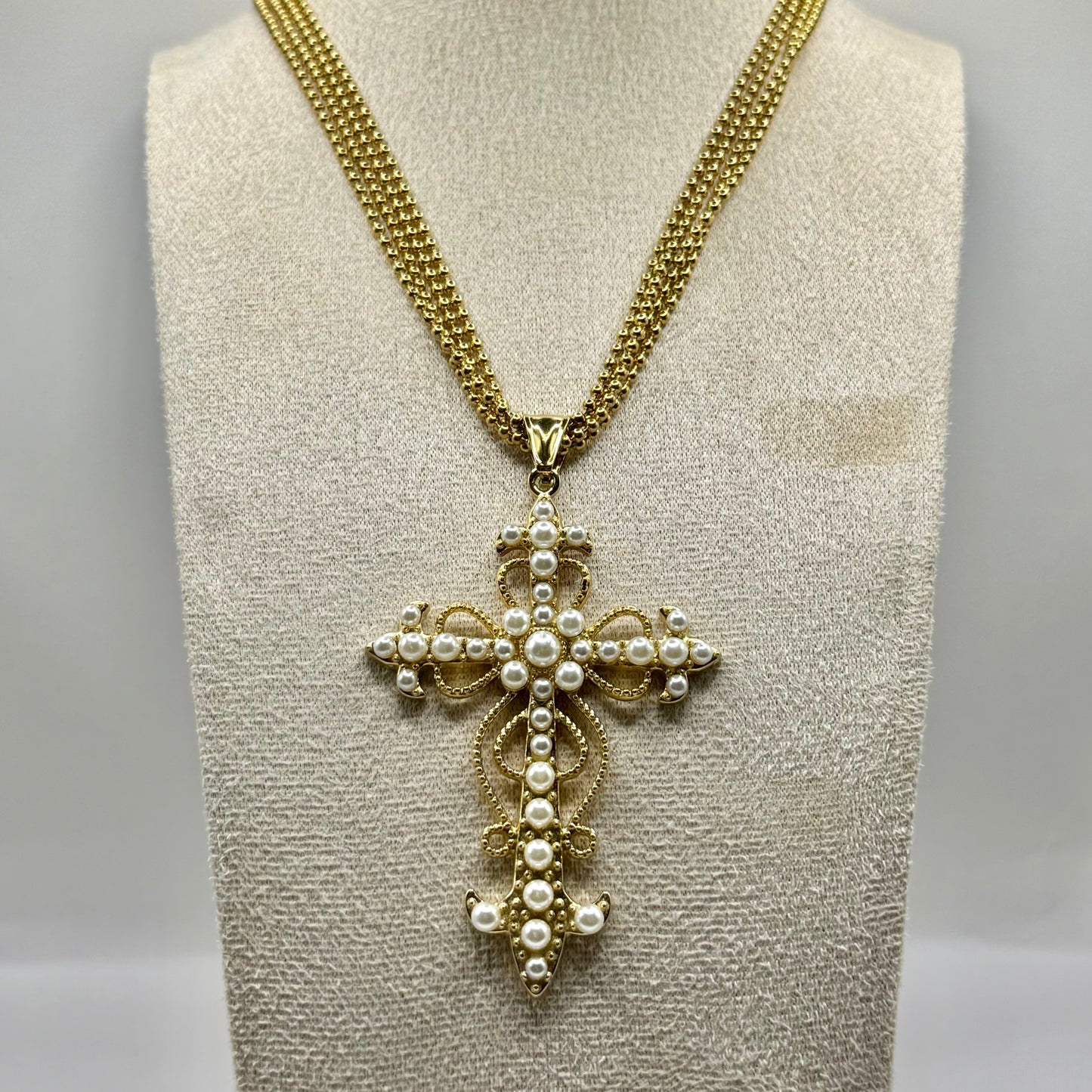 COLLIER LADY
