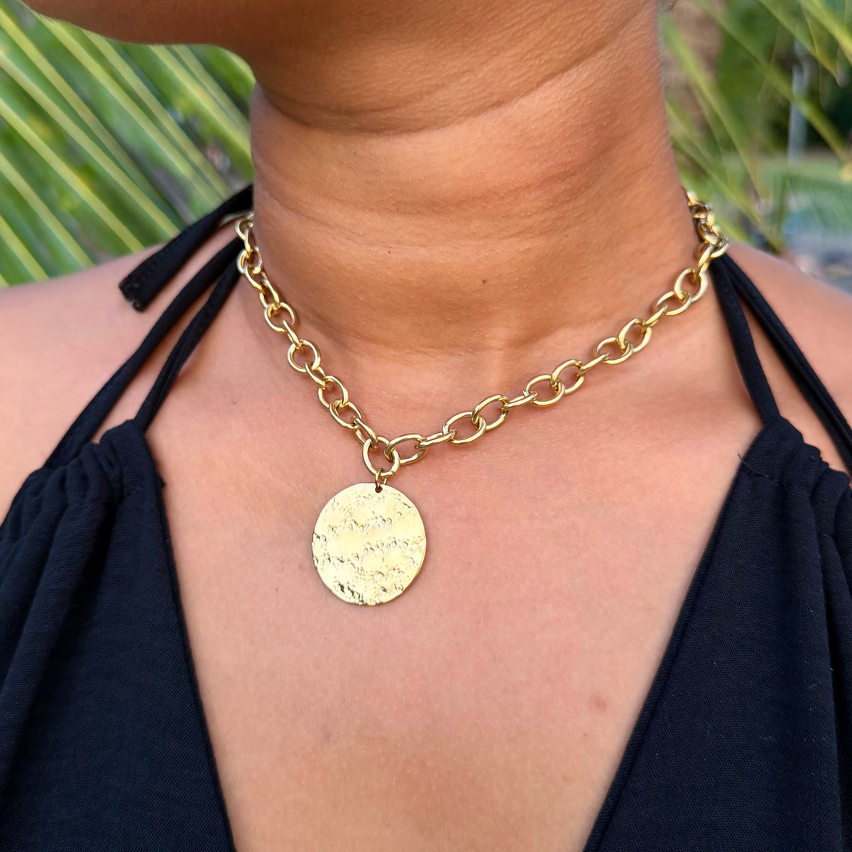 COLLIER OLIVIA
