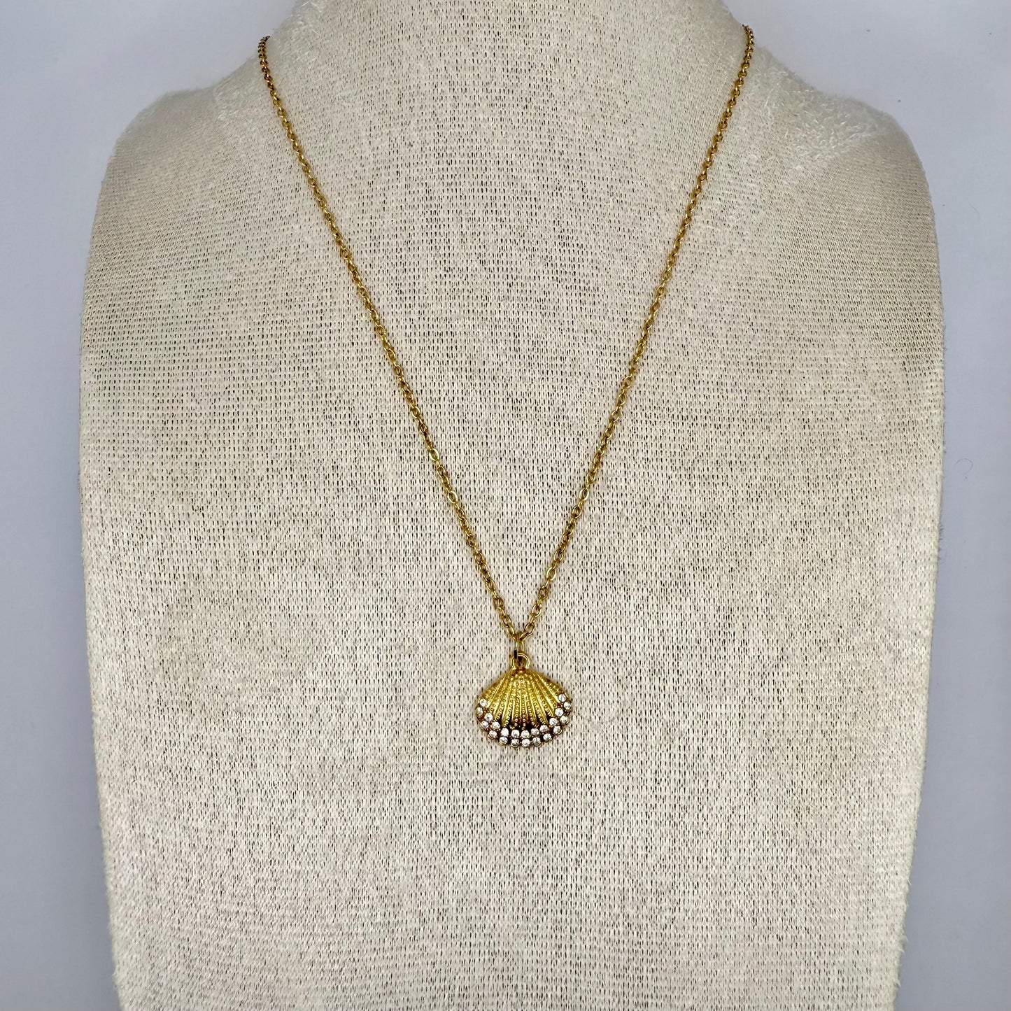 COLLIER SHELL