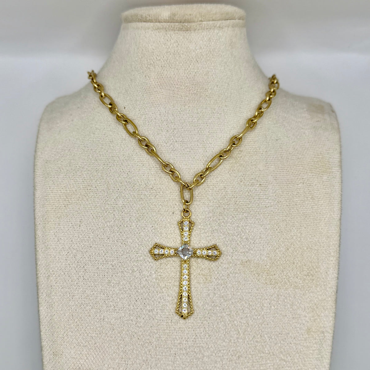 COLLIER LADY